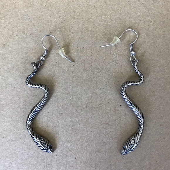 Snake silver metal hook pierce earrings - Picture 1 of 4